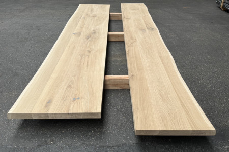 Rustiek eiken plank met boomrand